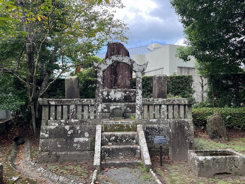 ファイル:知覧護国神社・招魂塚-03.jpg