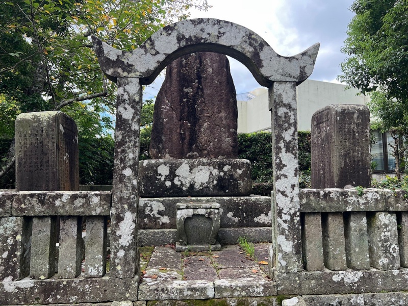 ファイル:知覧護国神社・招魂塚-07.jpg