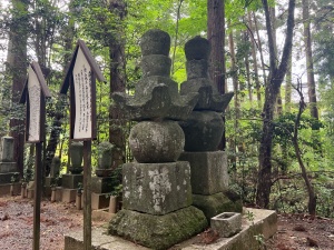 美作誕生寺・歴代住職墓地-12.jpg
