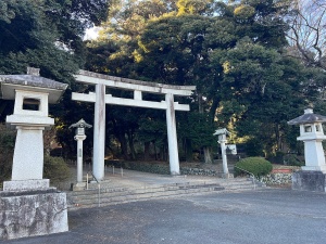 群馬県護国神社・参道-03.jpg