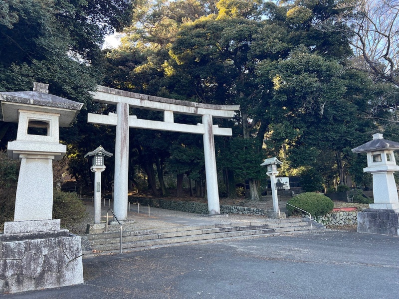 ファイル:群馬県護国神社・参道-03.jpg