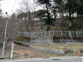 船岡山官軍墓地・1東参道001.jpg