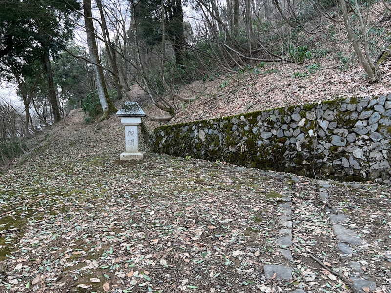 ファイル:船岡山官軍墓地・1東参道007.jpg