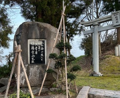 船岡山官軍墓地・2北参道02.jpg