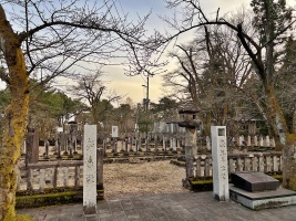 船岡山官軍墓地・3入口06門柱.jpg
