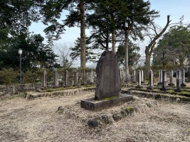 船岡山官軍墓地・4山口藩墓地・2広場004.jpg