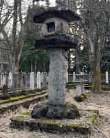船岡山官軍墓地・4山口藩墓地・2広場012大燈籠.jpg