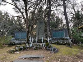 船岡山官軍墓地・9忠魂碑01.jpg