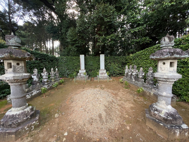 ファイル:龍潭寺・井伊家墓地 (2).jpg